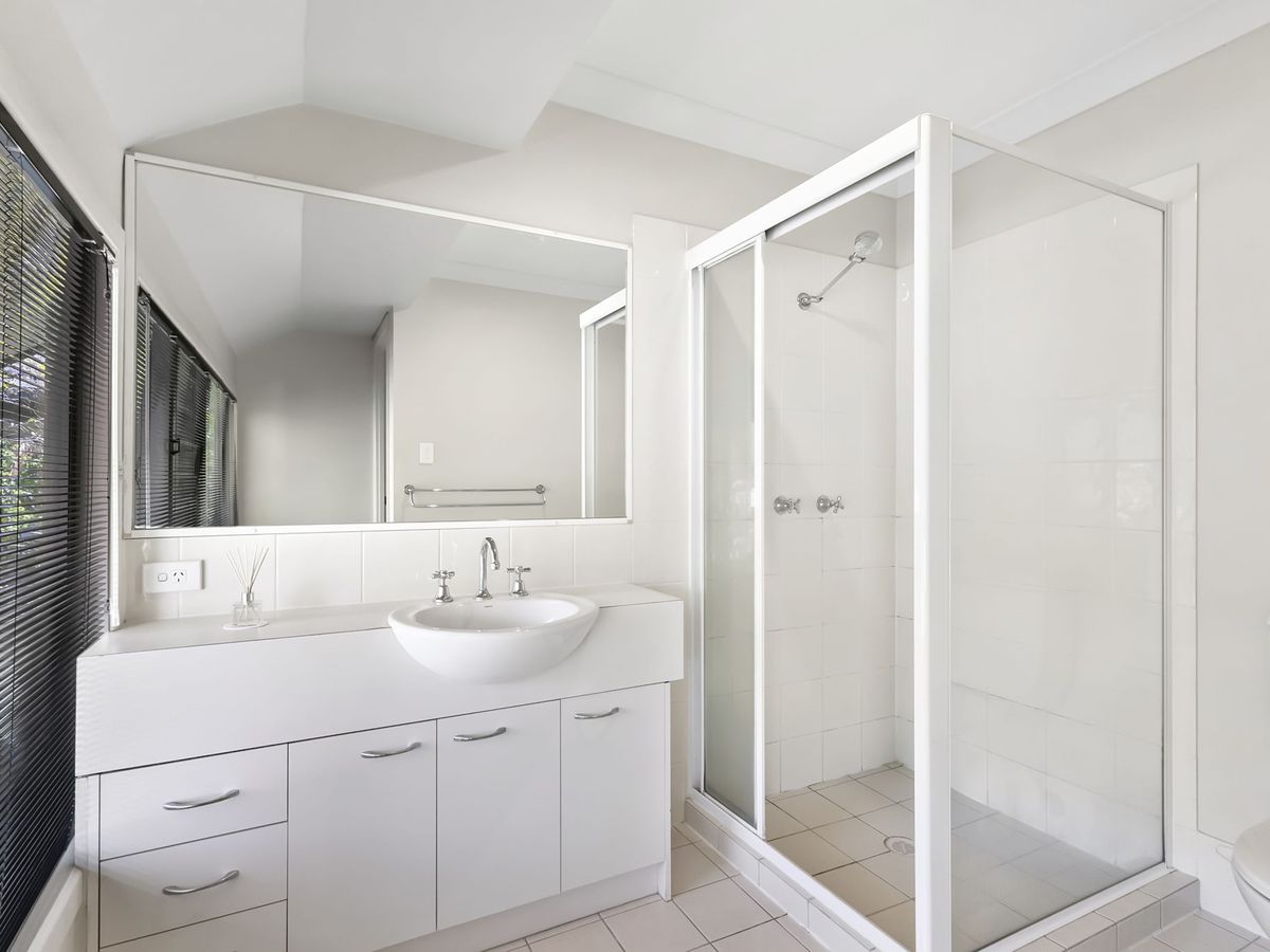 4 Harts Road, Indooroopilly