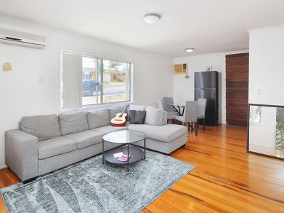 11 Nerang Broadbeach Road, Nerang