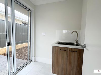 12 Oxley Street, Lakelands