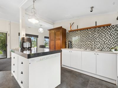 19 Dry Creek Road, Donovans
