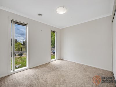 52 Lawrenson Circuit, Jacka