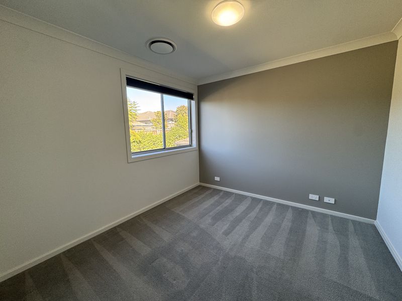 8 Hennessy Avenue, Moorebank