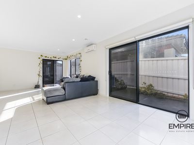 7 Pump House Crescent, Clyde