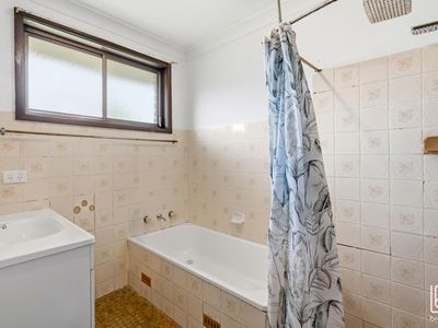 27 McKellar Boulevard, Blue Haven