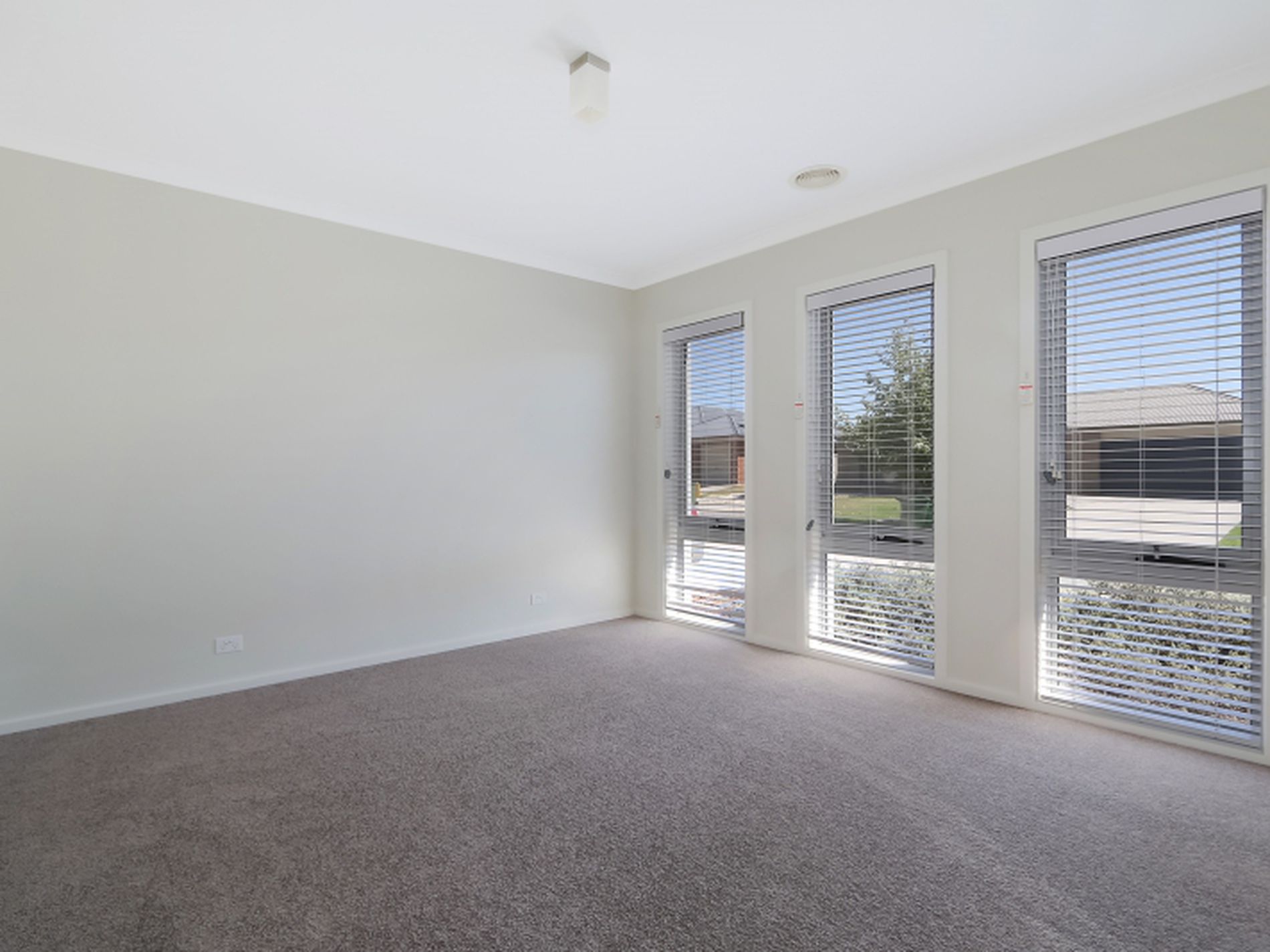 4 MCDOUGALL GROVE, Wodonga