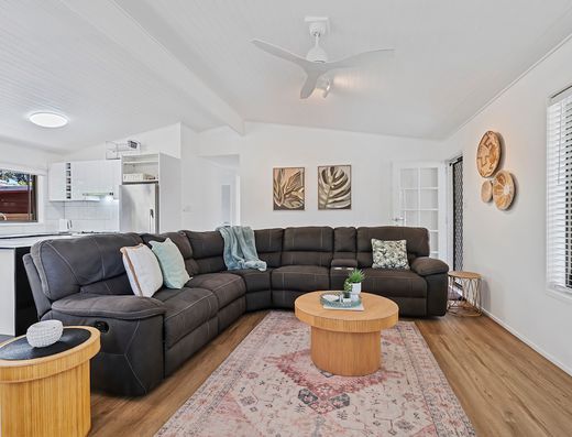 Old Tewantin Tropical Oasis      *** UNFURNISHED *** image 3