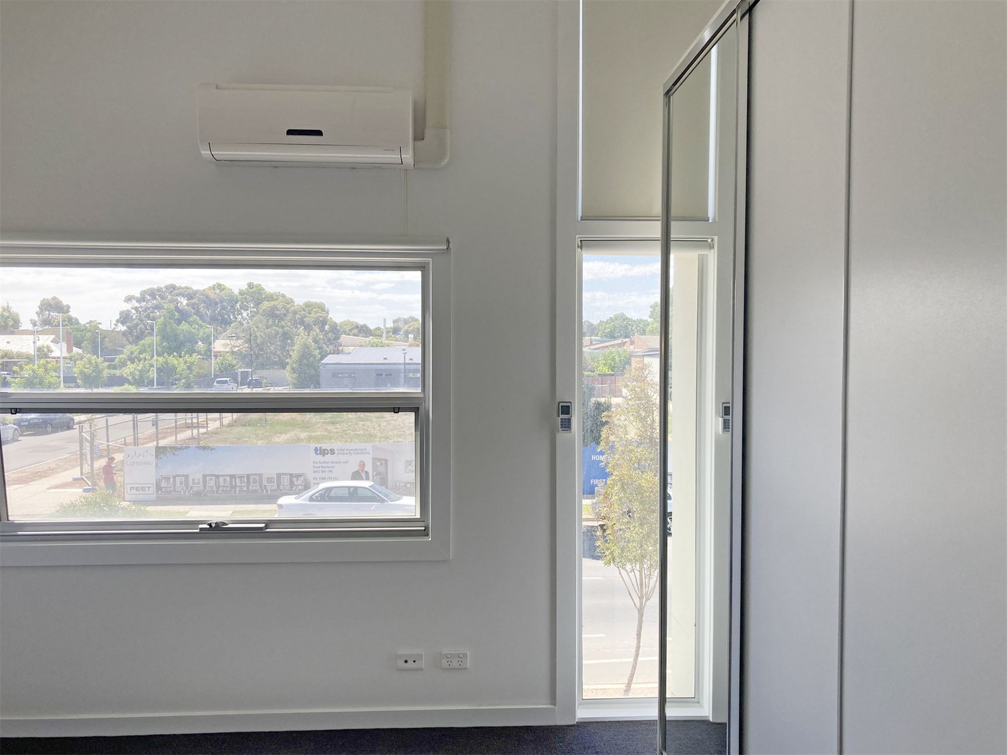 213 East Parkway, Lightsview