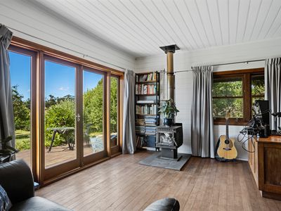 24 Thomas Road, Woodbridge