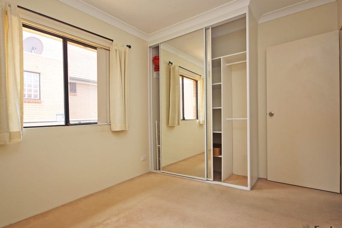 11 / 18 Eastbourne Road, Homebush West