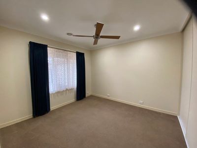 2 / 7 Forest Road South, Lara