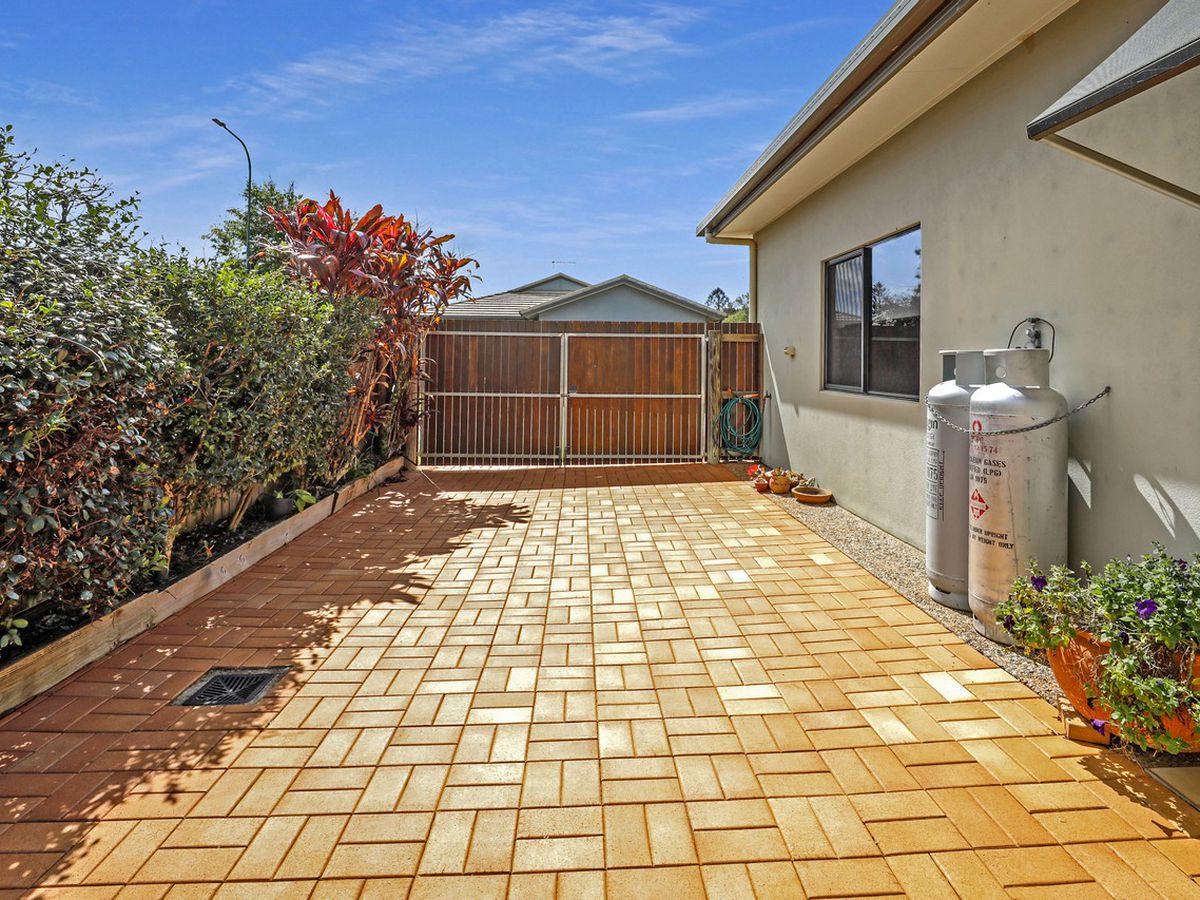 9 Sommerset Drive, Atherton