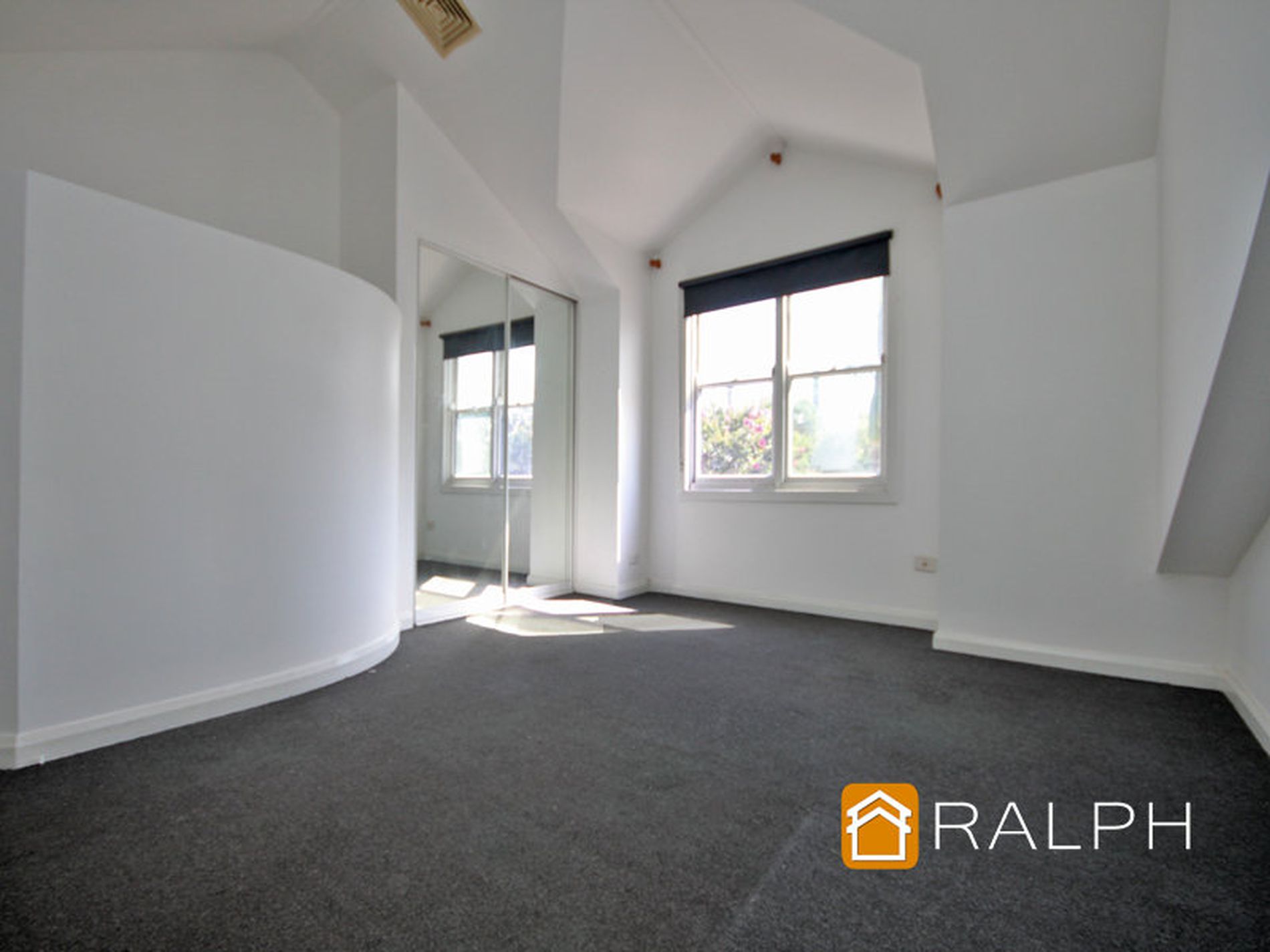 32 Canarys Road, Roselands