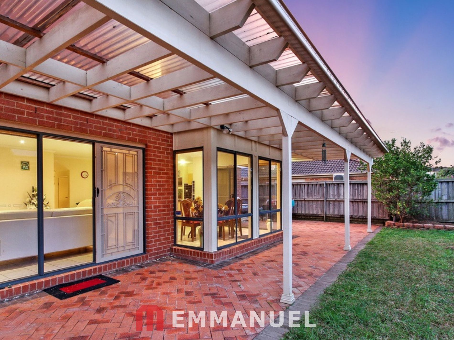 15 Charlie Yankos Street, Glenwood