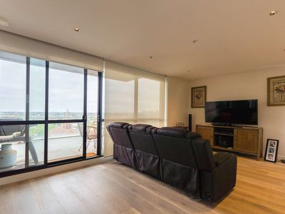 702 / 19 Russell Street, Essendon