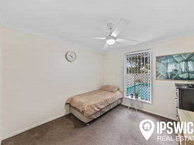 11 DAWSON COURT, Collingwood Park