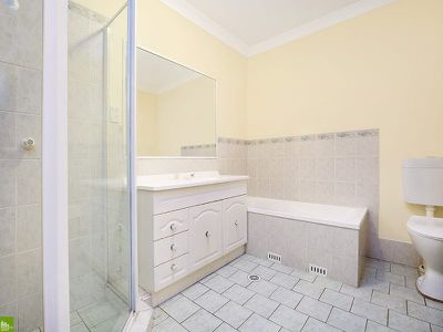 2 / 51 Waples Road, Unanderra