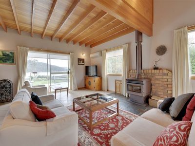 6687 Channel Highway, Deep Bay