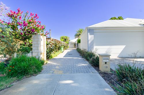 2 / 13 Thomas Way, Kardinya