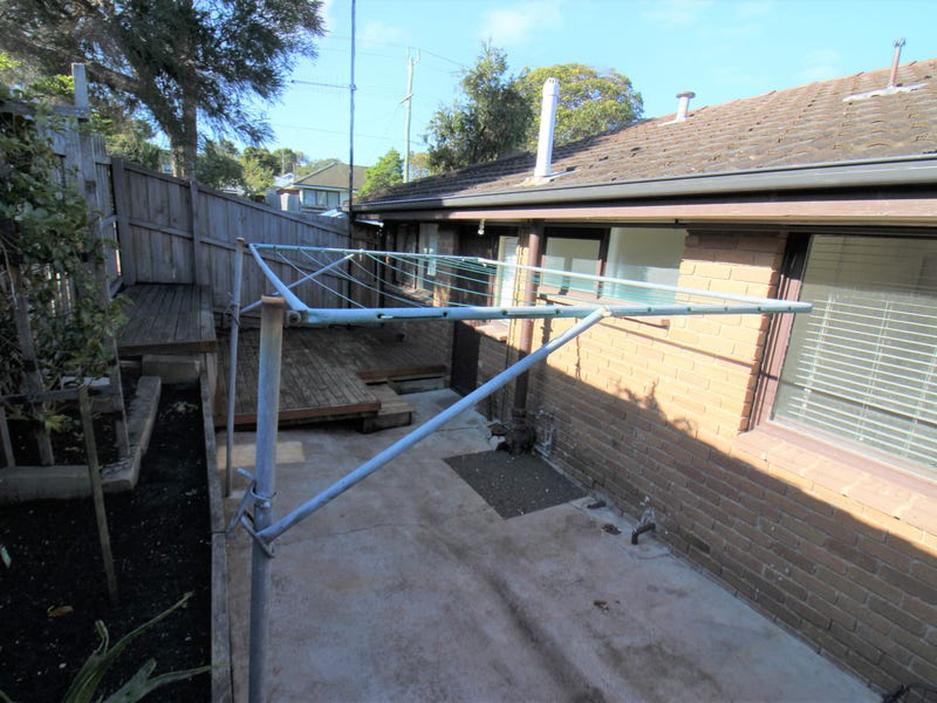 2 / 1 Holyrood Avenue, Newtown