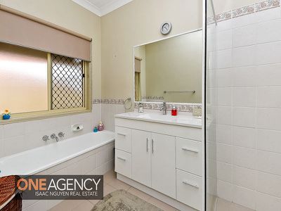 42 Glasshouse Cr, Forest Lake