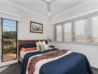 8 Crestbrook Drive, Mount Louisa