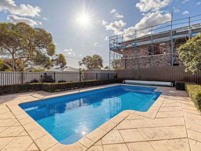 132 Treasure Road, Queens Park