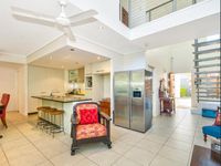 9 / 10 Grand Parade, Kawana Island