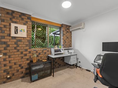 24 Balis Street, Holland Park West