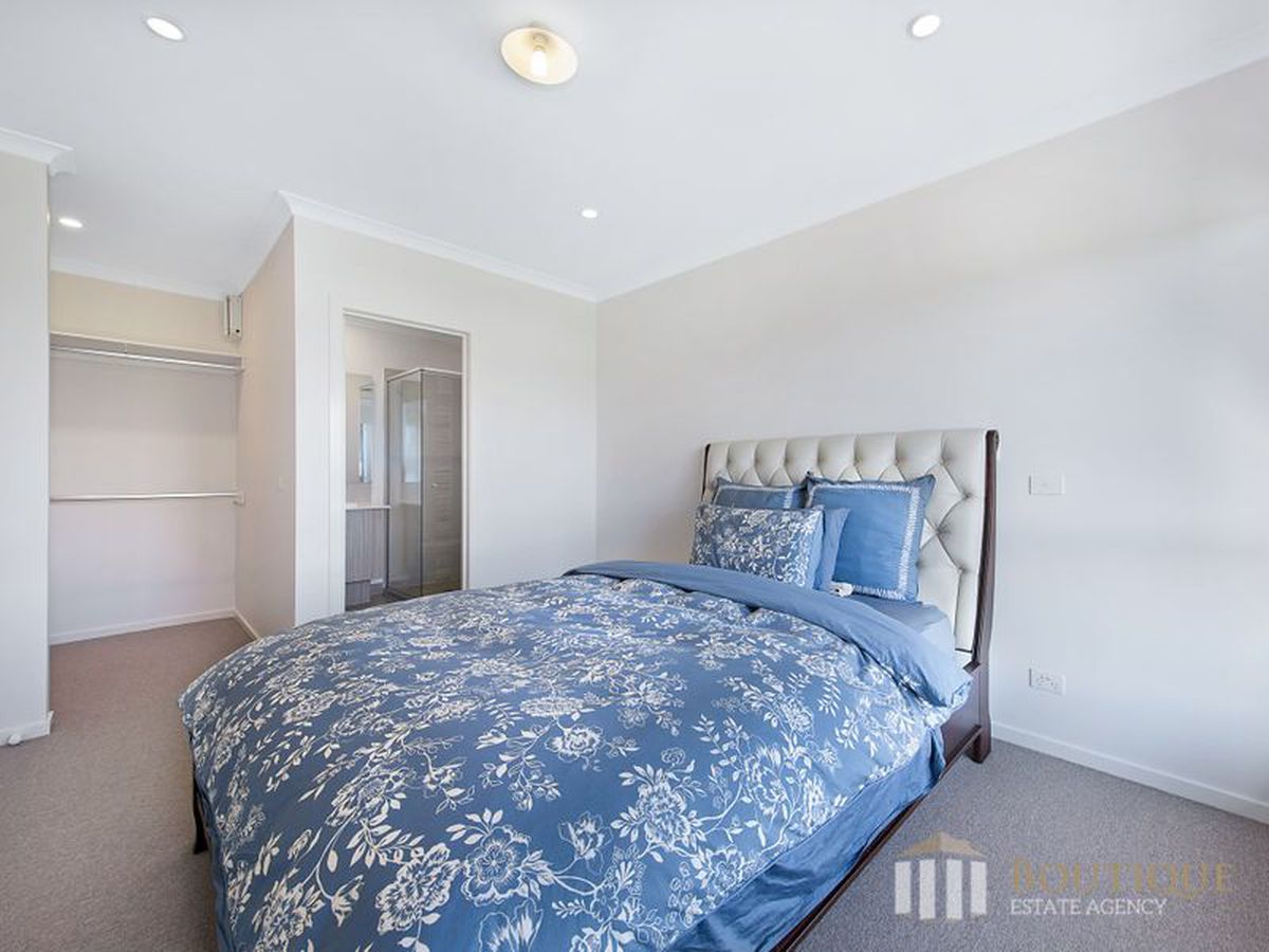28 Wheelers Park Drive, Cranbourne North