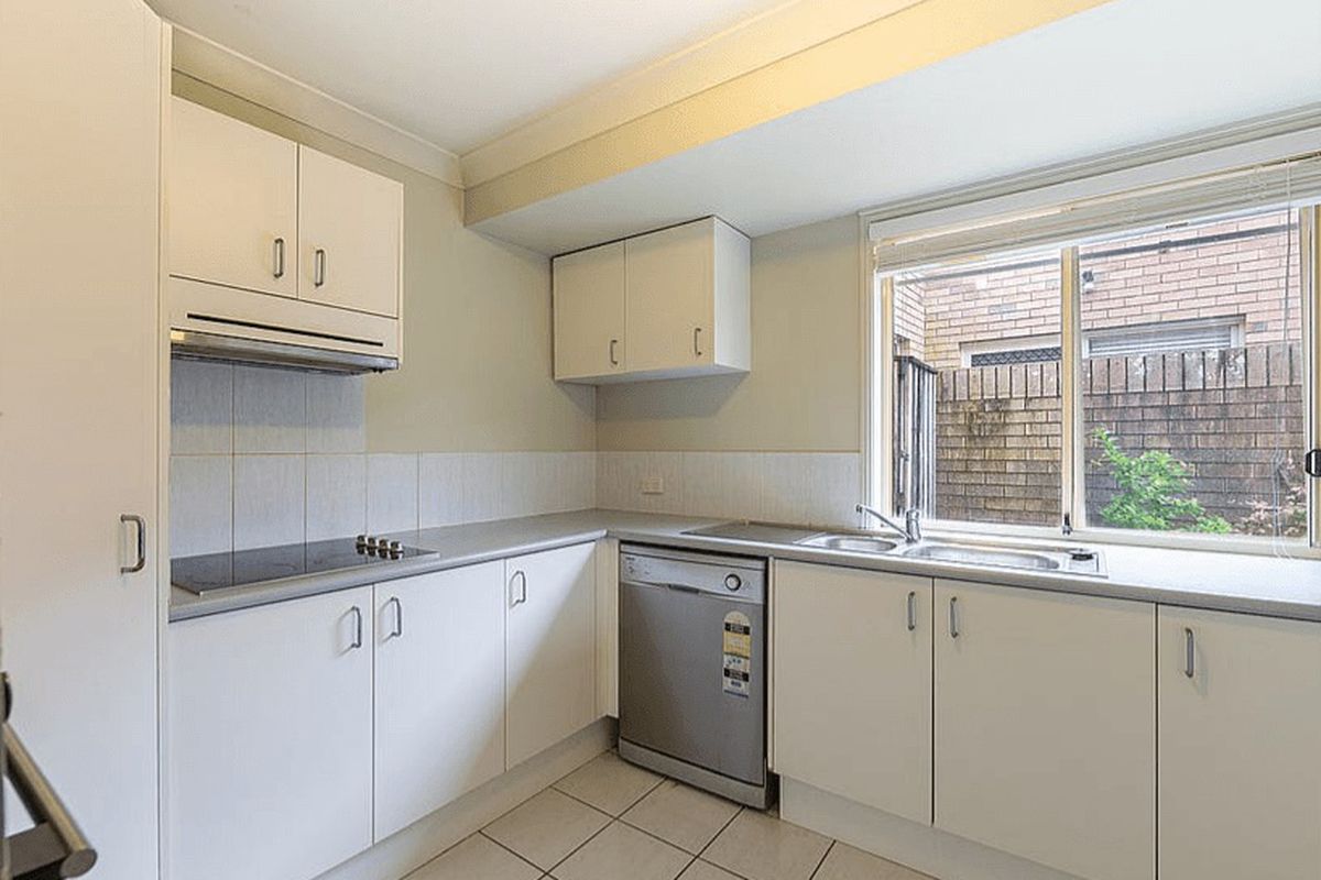 32 Parkside Circuit, Robina