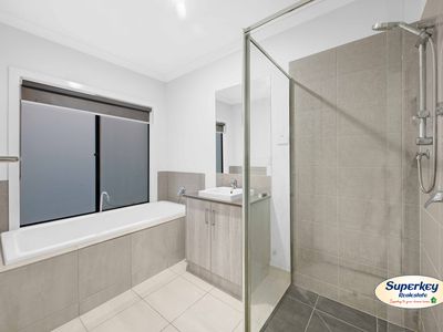 10 Yarlington Road, Tarneit