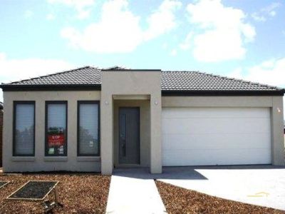 10 Damper Way, Lynbrook