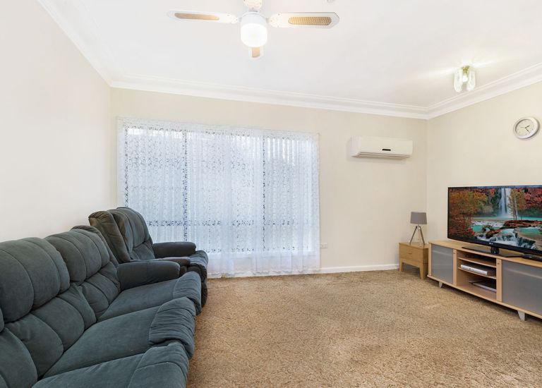 2 McLaren St, Carramar