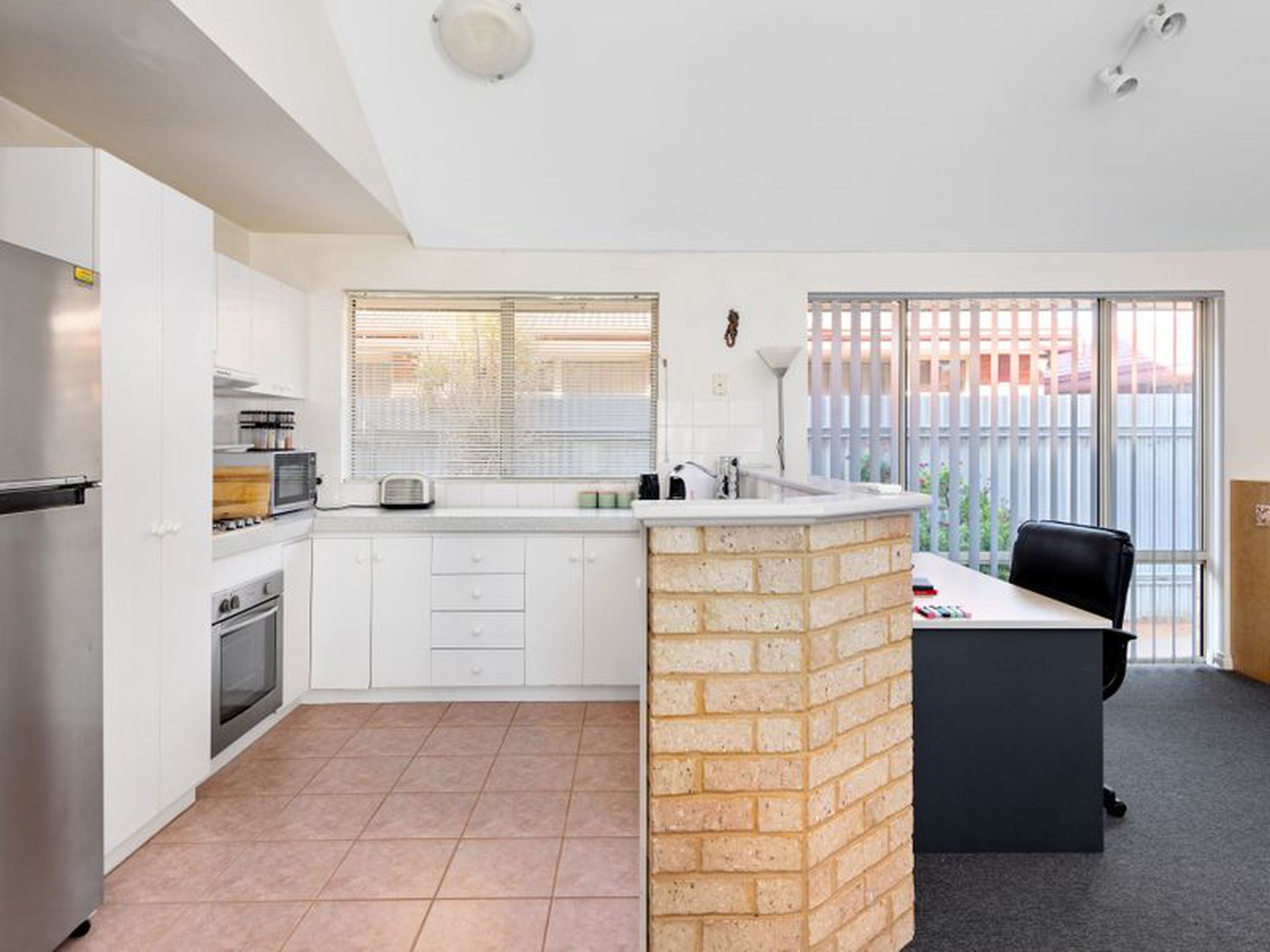 10B Riverina Way, Hannans