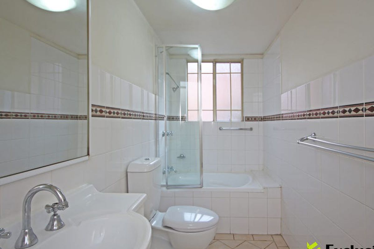 15 / 8-12 Hornsey Road, Homebush West