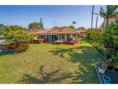 9 Bass Place, Paradise Point