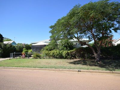 96 Crane Street, Longreach