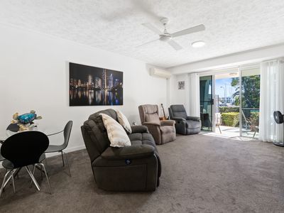 513 / 66 Sickle Avenue, Hope Island