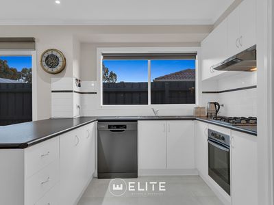 15 Nandaly Place, Cranbourne West