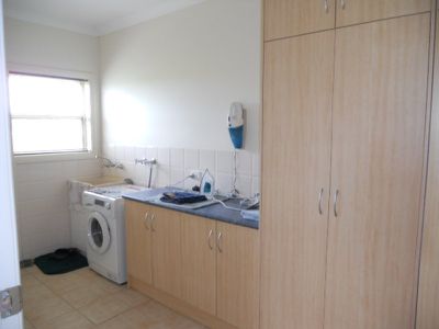 246 Square Mile Road, Yahl