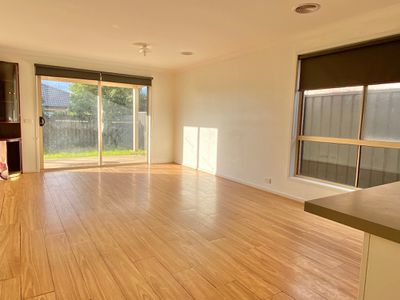 40 Firecrest Road, Manor Lakes