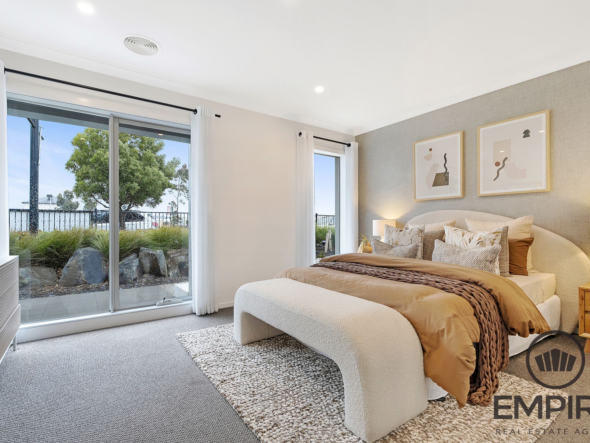 49 Centenary Boulevard, Officer South