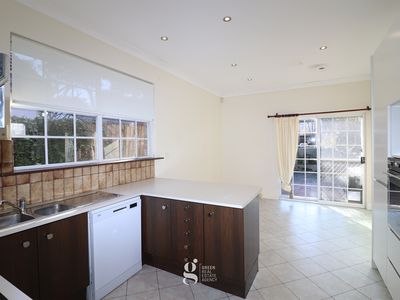 25 Auld Avenue, Eastwood