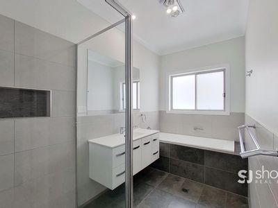 32 Mangrove Crescent, Dubbo