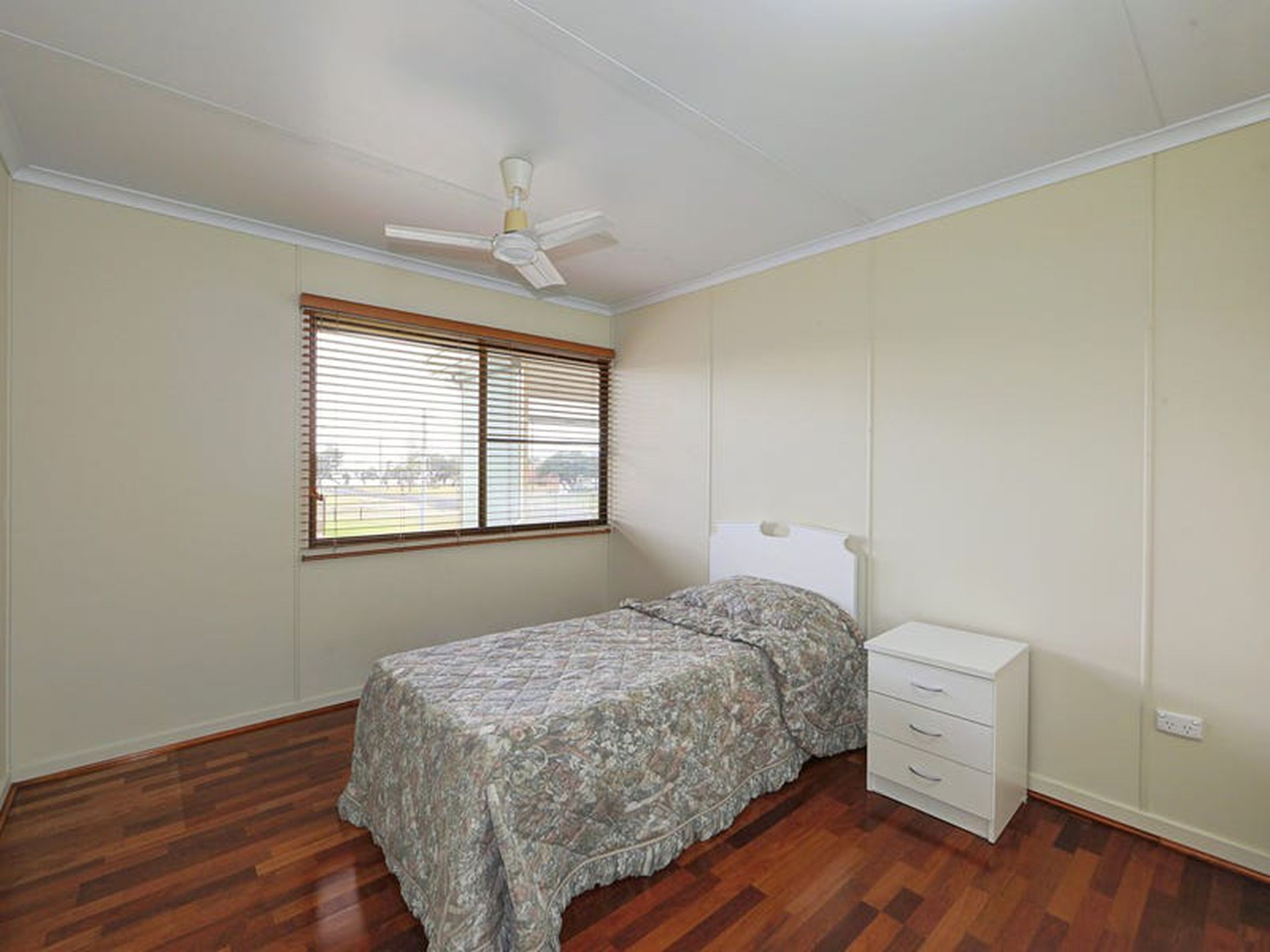 9 Fifth Avenue, Woodgate