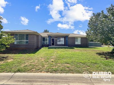 24 Dalbeattie Crescent, Dubbo