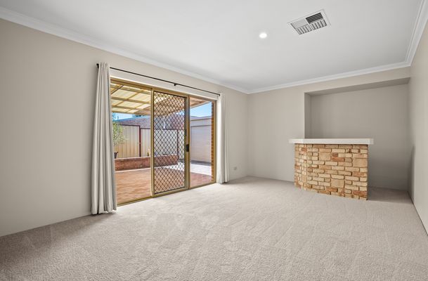 16 Frigate Close, Waikiki
