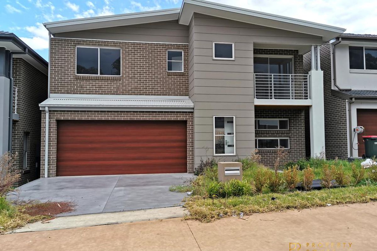 28 STONEMASON DRIVE, Norwest