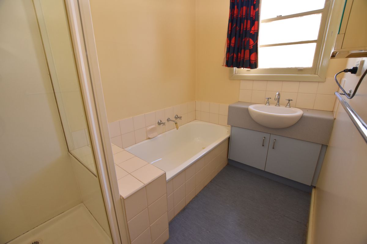 6 Day Street, Tongala