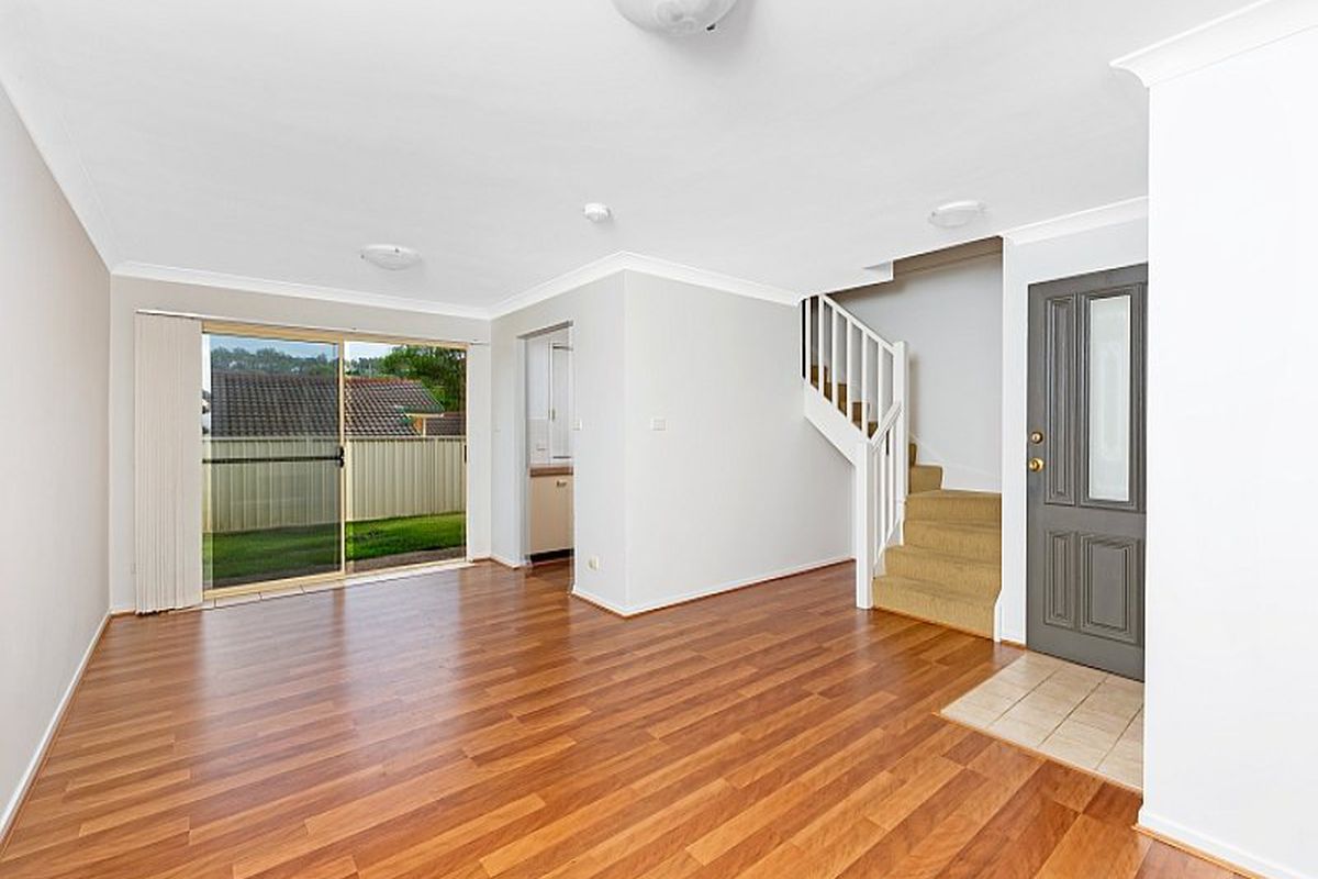 2 / 8 Russell Street, East Gosford